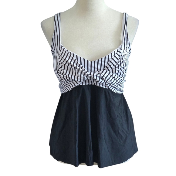 NWT Zaful Black and White Striped Women's Tankini Swimsuit Top US size 8-10 - Picture 1 of 10
